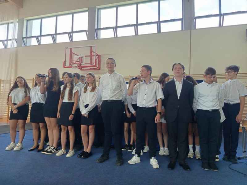 występ klas siódmych